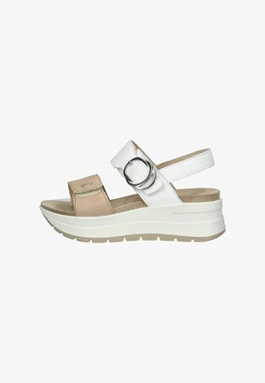 Sandal beige e bianco con cinturini regolabili, dettaglio con fibbia circolare, soletta imbottita e suola in gomma testurizzata per una buona aderenza.