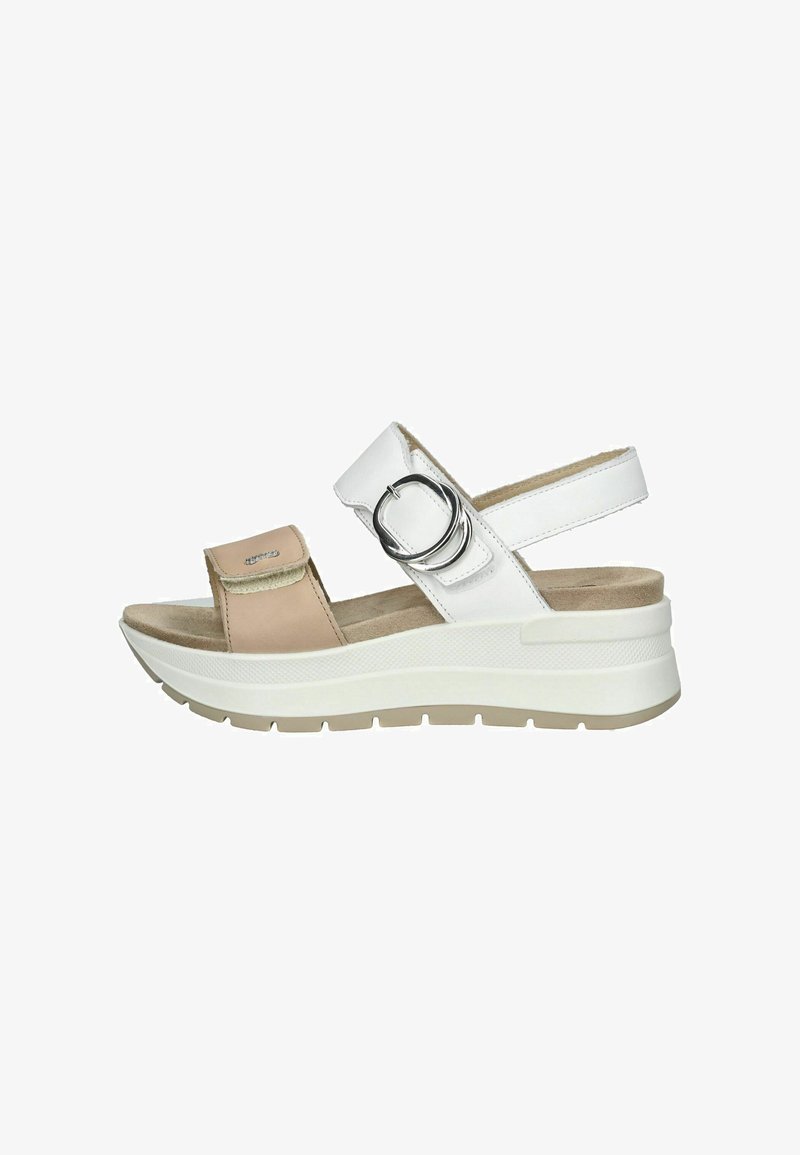 Sandal beige e bianco con cinturini regolabili, dettaglio con fibbia circolare, soletta imbottita e suola in gomma testurizzata per una buona aderenza.