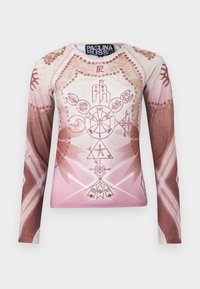 Langärmliges Hemd in einem Farbverlauf von zartem Rosa bis Braun, mit komplexen geometrischen und floralen Grafiken, aus glattem Stoff gefertigt.