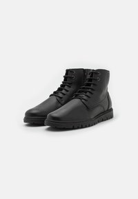 Geox GHIACCIAIO - Bottines à lacets - black