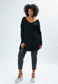 Maison Form'elle Strickpullover - black