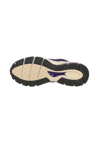 Suela de zapato con un caucho negro texturizado para agarre, una entresuela beige y acentos morados, diseñada para tracción y estabilidad.