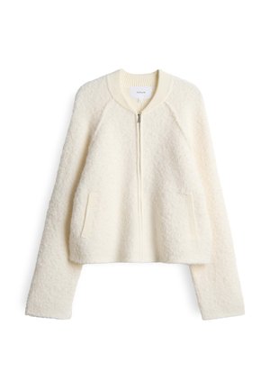 Giacca bomber in pile crema con zip frontale, colletto a coste e tasche laterali, caratterizzata da una superficie testurizzata e una vestibilità rilassata.