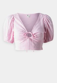 Kort rosa cropped bluse med V-hals, puffede ærmer og en midterste snoredetalje. Tekstureret stof med en subtil glans.
