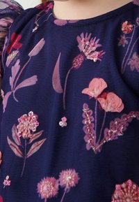 Next EMBELLISHED - Koktejlové šaty / šaty na párty - navy blue/pink