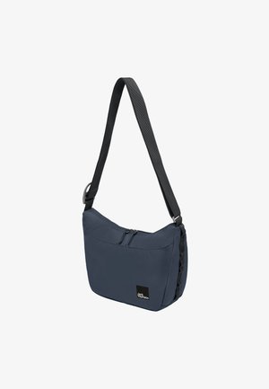 Marineblauwe stoffen schoudertas met een zwarte band, met een ritssluiting aan de bovenkant, een platte vorm en zijkanten met accenten. Logo-patch aan de voorkant.