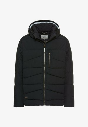 Zwarte pufferjack met capuchon, voorzien van een ritssluiting, voorzak en diagonale stikpatronen. Glad buitenmateriaal.