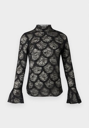 Mustast pitsist topp, millel on kõrge krae ja lehvikukujulised pikad varrukad, kangas on kogu ulatuses sälkudega muster.