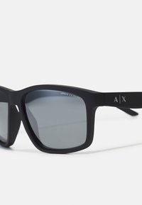 Armani Exchange Ochelari de soare - matte black/light grey mirror black