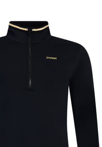 Sort langærmet pullover med zip-krave, der har en guld kant ved kraven og et guld logo på venstre bryst. Glat tekstur.