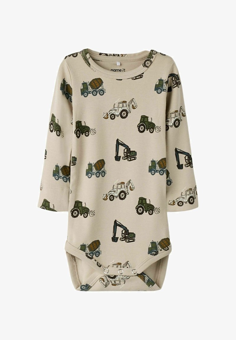Beiger Langarm-Body mit wiederholtem Aufdruck von grünen Traktoren und Baumaschinen, gefertigt aus weichem Baumwollstoff.