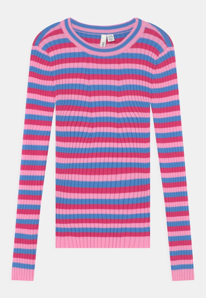 Pull en tricot côtelé à manches longues avec des rayures horizontales rose, bleu et rouge, avec un col rond.