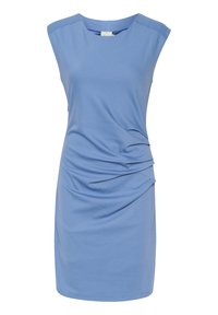 Robe sans manches bleue avec un col rond, présentant un design froncé sur le côté, fabriquée en tissu doux et lisse.