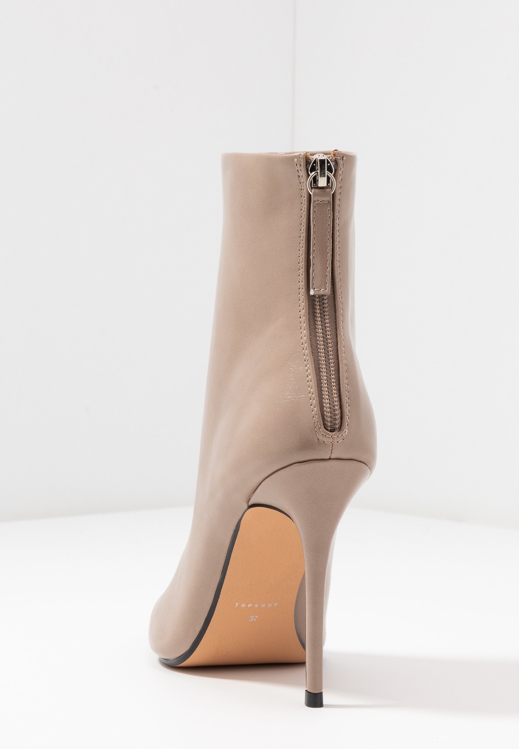 Topshop EDA POINT BOOT Enkellaarsjes met hoge hak taupe Topshop EDA POINT BOOT Enkellaarsjes met hoge hak taupe
