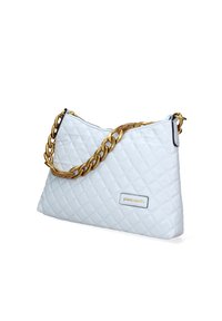 Borsa a tracolla trapuntata azzurro chiaro con tracolla in oro, caratterizzata da una finitura liscia, chiusura con zip e un'etichetta con logo bianco sulla parte anteriore.