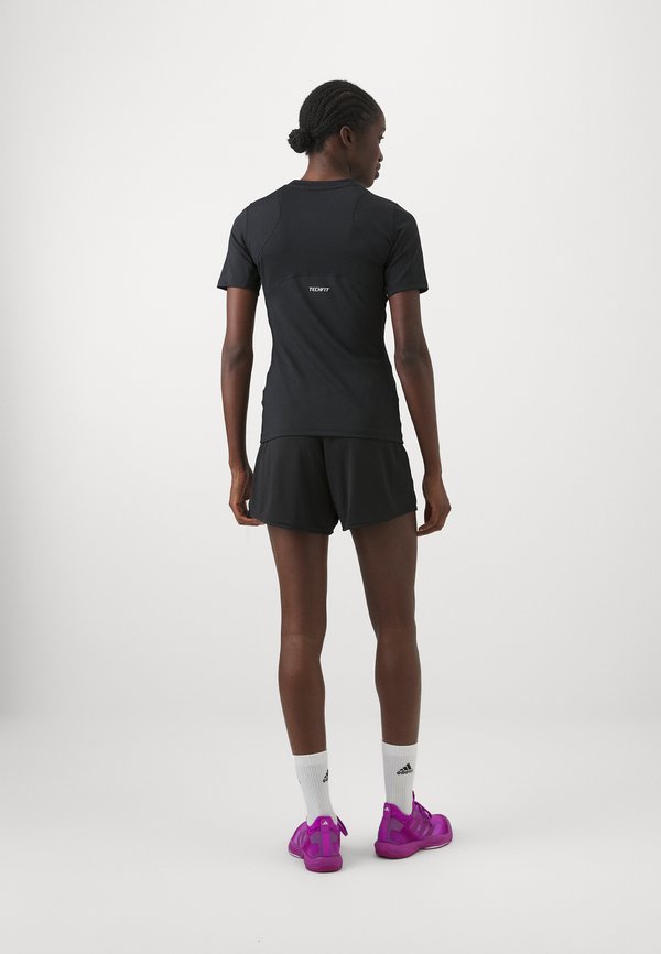 TECHFIT - Sports T-shirt2