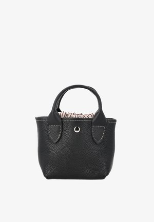 Kis méretű fekete texturált bőrtáska lekerekített fogantyúkkal, fehér kontrasztos varrással, ezüst gombbal és részben látható csíkos bélés anyaggal belül.