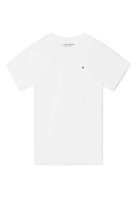 Camiseta de algodón blanca con mangas cortas, cuello redondo y un pequeño logotipo azul en el lado izquierdo del pecho. Textura suave, ajuste casual.
