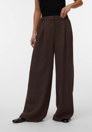 Vero Moda HOSE MIT WEITEM BEINSCHNITT VMLUNA MITTLERE TAILLE HOSE - Pantaloni - bracken
