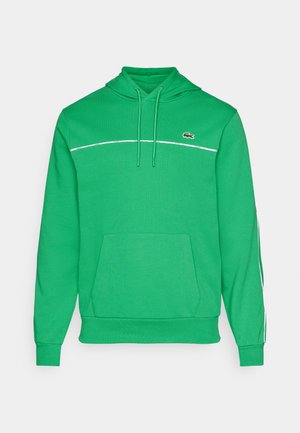 Groene hoodie met een voorzak in kangoeroestijl, een capuchon met trekkoord en een witte accentlijn over de borst. Lacoste-logo op de bovenste linkerzijde.