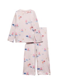 Rosa gerippte Schlafanzüge mit einem Allover-Druck von Schweinen, Bäumen, Wolken und Monden. Lange Ärmel und gerade Hosenbeine. Weicher Stoff.