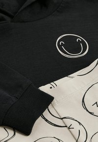 Next LONG SLEEVE HOODIE AND LEGGINGS SET - Luvtröja - black ecru cream smile face