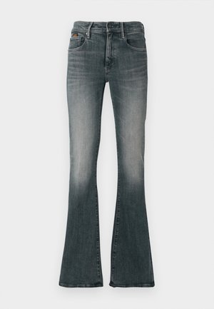 Išblukusių džinsų, su švelniu tamsiai pilku atspalviu, plačiais džinsais. Yra siuvinėti kišenės, juosmuo ir ryškiai būdingas plačių kelnių kirpimas.