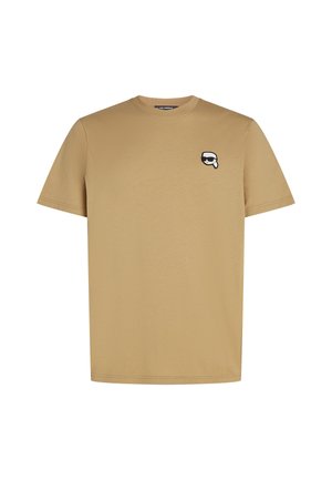 T-shirt in cotone beige con scollo rotondo e maniche corte. Presenta un piccolo logo bianco e nero sulla parte sinistra del petto.