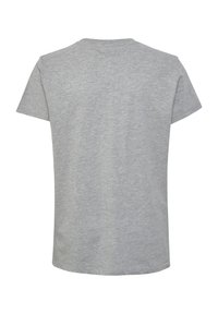 Grå kortærmet t-shirt lavet af blødt bomuldsstof. Har en rund halsudskæring og en normal pasform. Ingen synlige mønstre eller detaljer.