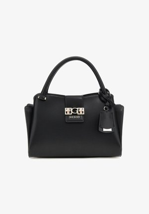 Sac à main en cuir noir avec une forme structurée, des poignées supérieures, des finitions en métal argenté et une petite étiquette attachée. Présente un logo bien en vue.