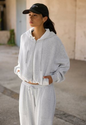 Stradivarius, PADDED-SHOULDER HOODIE - Sweat zippé - light grey