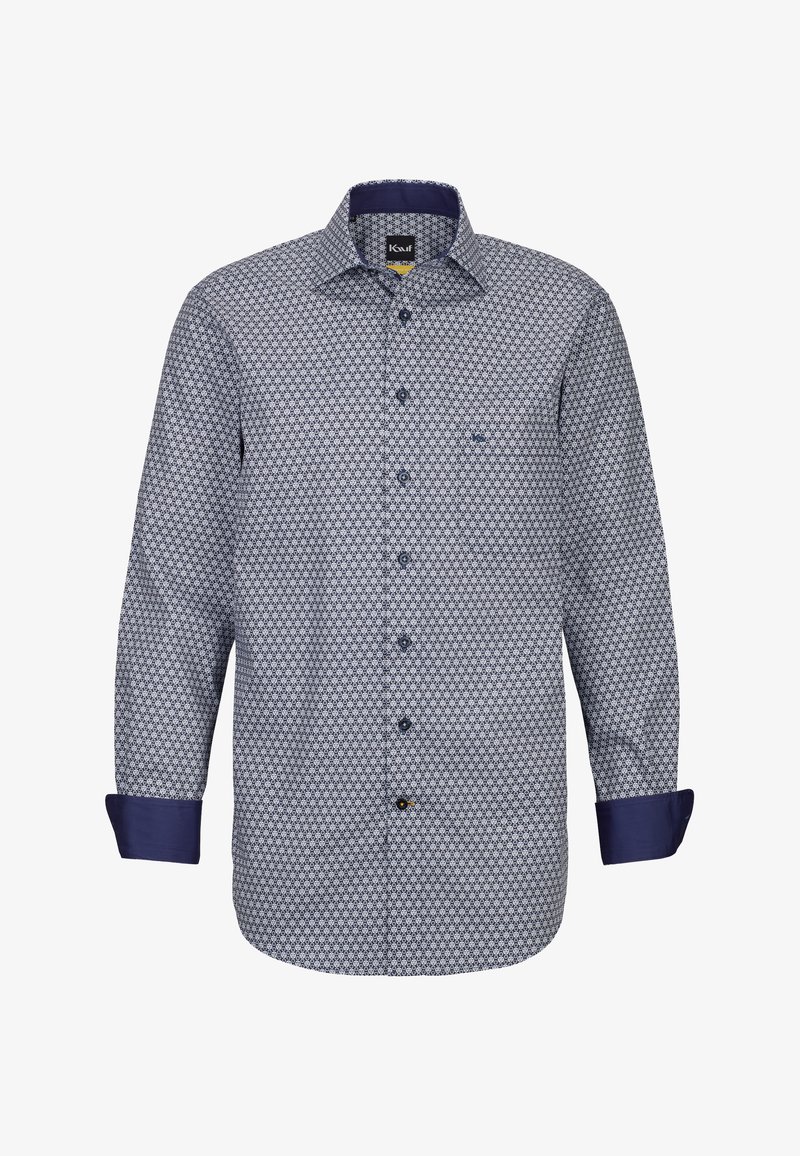 Camicia a maniche lunghe con un motivo geometrico blu e bianco, con colletto e polsini di un blu scuro. Presenta cinque bottoni sul davanti e un piccolo logo.