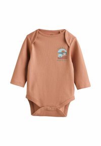 Ribbede, langærmede baby bodystocking i en varm, ferskenfarvet nuance med et geometrisk design med en sol og træer i blå, grønne og cremede nuancer.