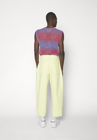 Lukhanyo Mdingi THE CANADA UNIFORM - Τζιν χαλαρής εφαρμογής - denim elfin yellow