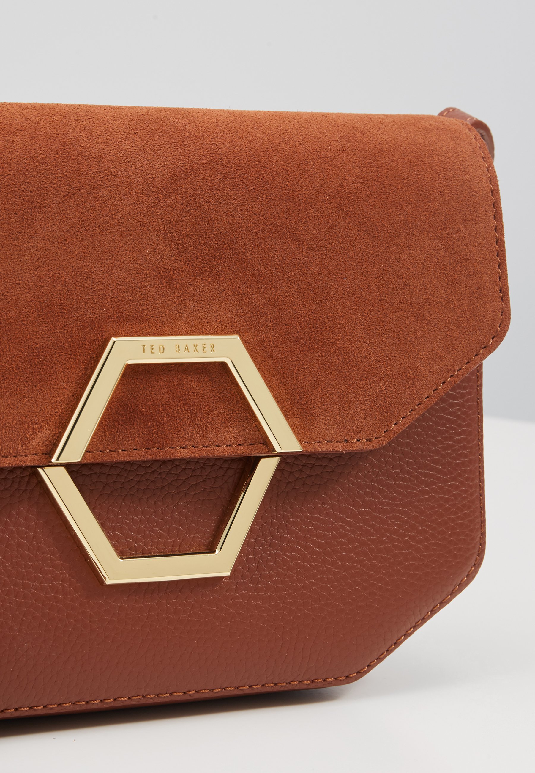 Ted Baker Layah Ted Baker Lenah Eza 2025