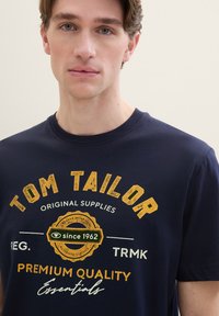 TOM TAILOR LOGO TEE - T-shirt imprimé - dark blue