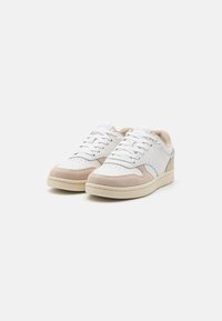 Marc O'Polo VIOLETA - Sneakers low - chalky sand/white