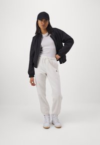 Jordan PANT - Trainingsbroek - sail/black