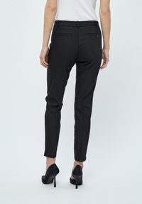 Minus MIDAYA PANTS 7/8 - Chinos tipa bikses - black