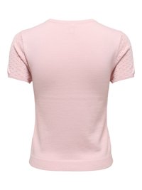 Svijetloružičasti kratki pamučni top s uzorkom teksturiranih cvjetova na rukavima i glatkim materijalom na stražnjem dijelu i tijelu.