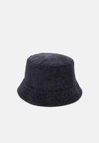 Granatowy kapelusz typu bucket, wykonany z teksturowanej korduroy, z szerokim rondem i prostą cylindryczną formą.