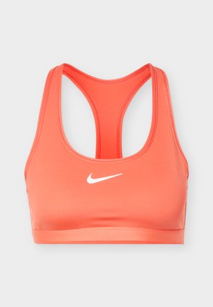 Reggiseno sportivo Nike color corallo rosa con design a schiena incrociata e logo Nike swoosh bianco centrato sul davanti.