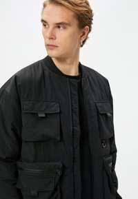 Koton ZIPPER POCKET DETAIL COLLEGE  - Bomberjakke - black