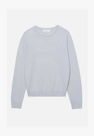 Lys grå strikkegenser med en strukturet diamantmønster, rund hals, og lange ermer med ribbestrikkede mansjetter og nederkant.