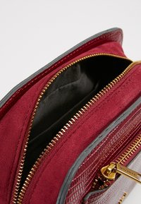 PARFOIS Borsa a tracolla - pink