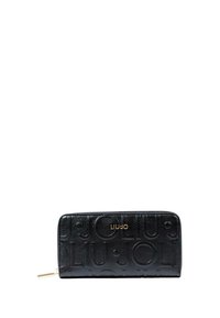 Cartera de cuero negra con diseño de logo en relieve. Cuenta con un cierre de cremallera y hardware en tono dorado. Textura suave y forma rectangular elegante.
