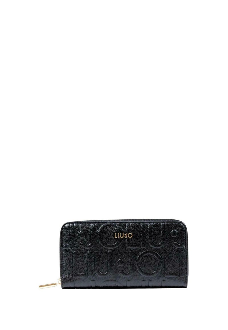 Cartera de cuero negra con diseño de logo en relieve. Cuenta con un cierre de cremallera y hardware en tono dorado. Textura suave y forma rectangular elegante.
