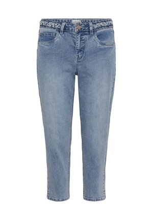 Jean en denim bleu clair avec une ceinture tressée en denim, style cinq poches, et jambes droites raccourcies.