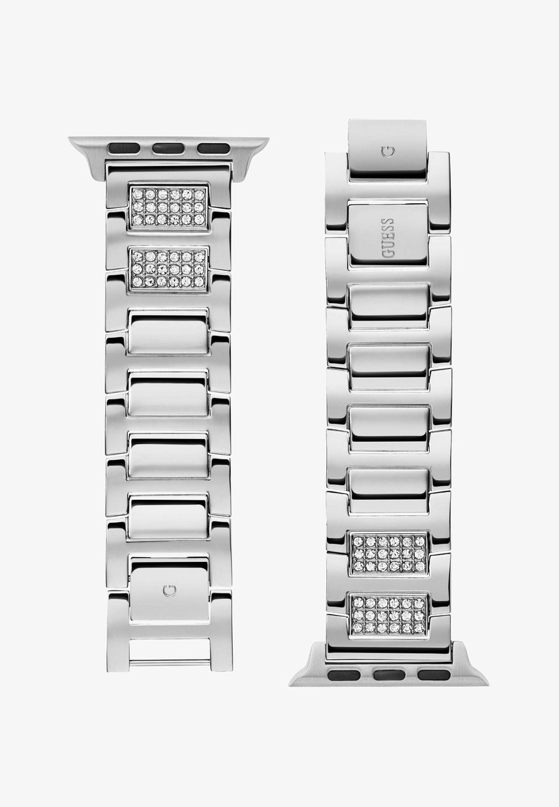 Bracelet de montre en métal argenté avec des maillons rectangulaires, présentant deux rangées de strass incrustés de chaque côté et un mécanisme de fermoir.