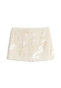 Fustă mini albă cu o suprafață texturată și strălucitoare, decorată cu paiete rotunde irizate așezate aleatoriu, creând un efect strălucitor.